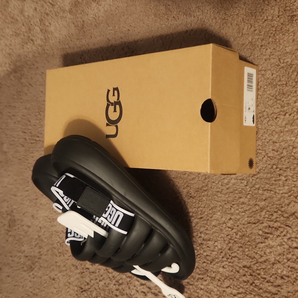 UGG - Picture 2 of 4